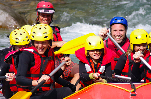 The magic period for a weekend discovering live white water with family or friends
