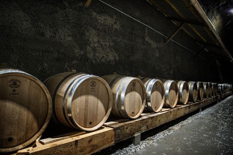 Whisky sous la montagne — vieillissement dans un ancien tunnel ferroviaire