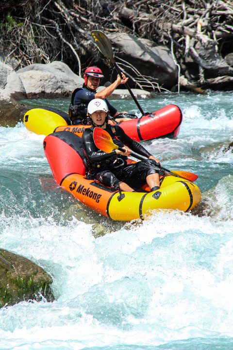 Packraft dans les rapides de l'Ubaye