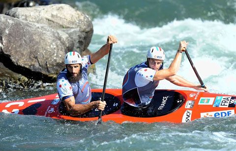 Le canoë biplace slalom de compétition